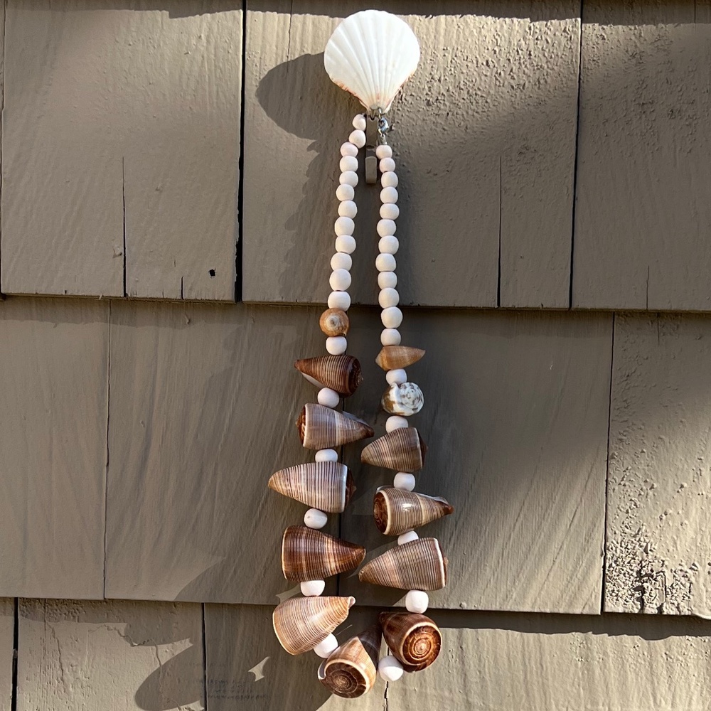 Shell Necklace - Picture 2 of 4